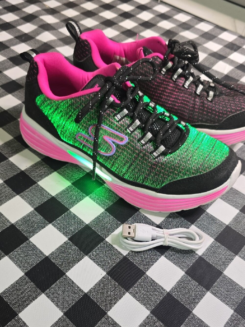 Girls Skechers Lite Up Tennis With Charge Cord. Light Up 4 Colors. Just Too Cute - Picture 2 of 6
